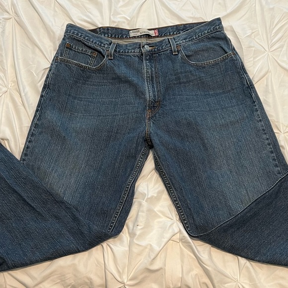 Men’s 569 Levi’s jeans size 38X34 - Picture 2 of 3